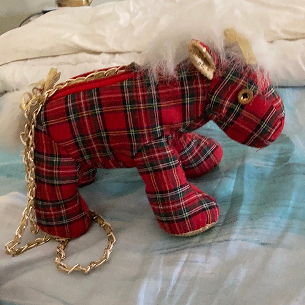 It’s a pony purse! So sticking cute!